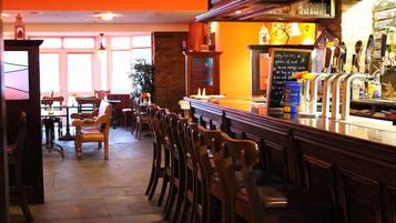 Breakfast, lunch, dinner served; Irish cuisine