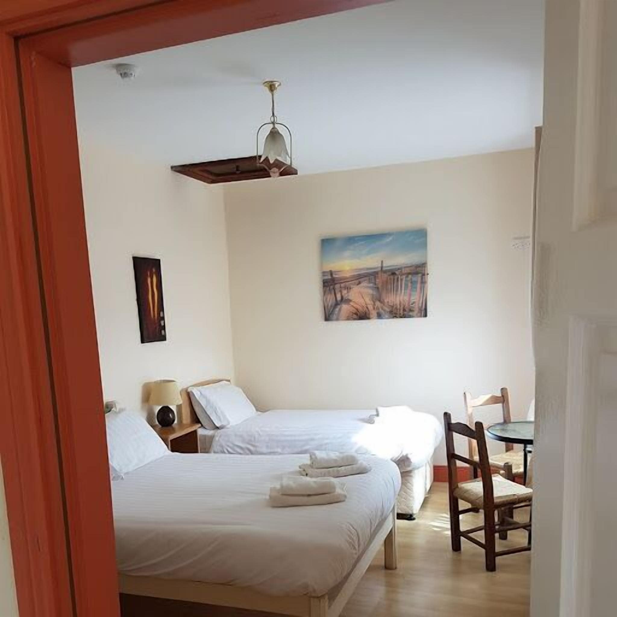 デスク、アイロン / アイロン台、旅行用ベビーベッド、WiFi (無料)