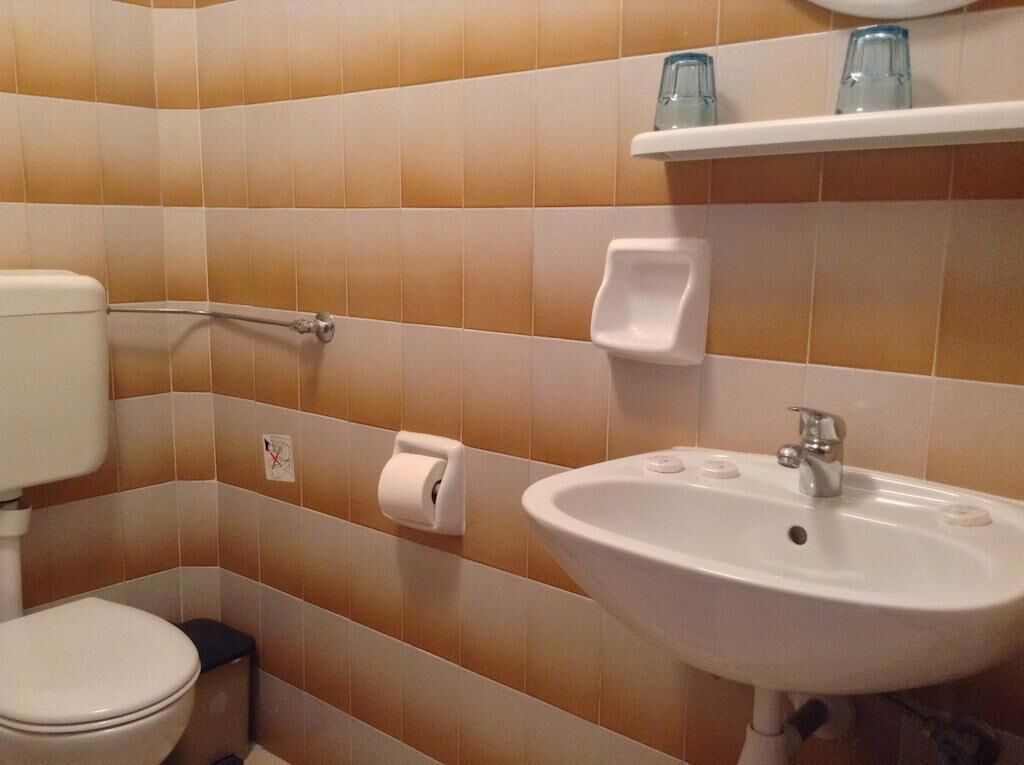 free cots/infant beds, free wifi