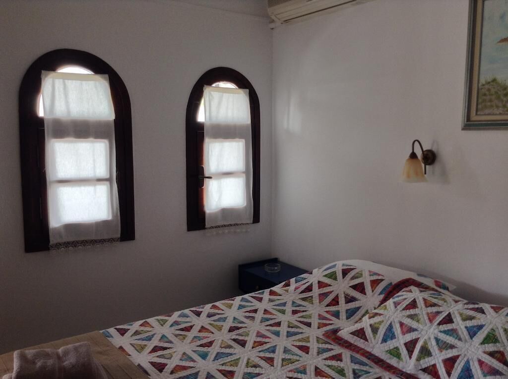 free cots/infant beds, free wifi