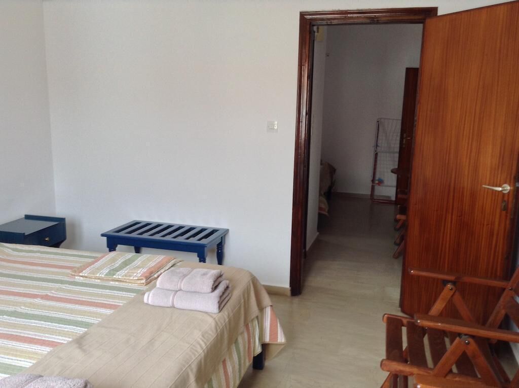 free cots/infant beds, free wifi