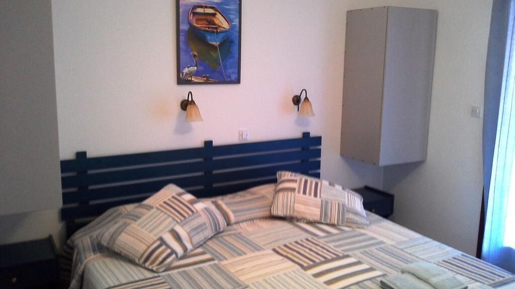 free cots/infant beds, free wifi