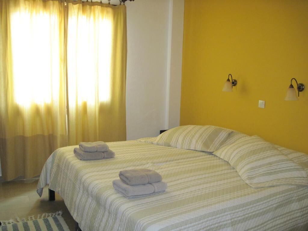 free cots/infant beds, free wifi