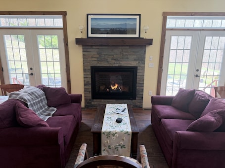 Lobby sitting area. The Old Lantern Inn and Barn