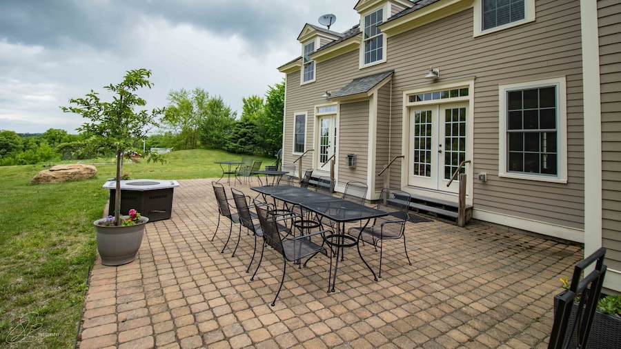 The Old Lantern Inn and Barn