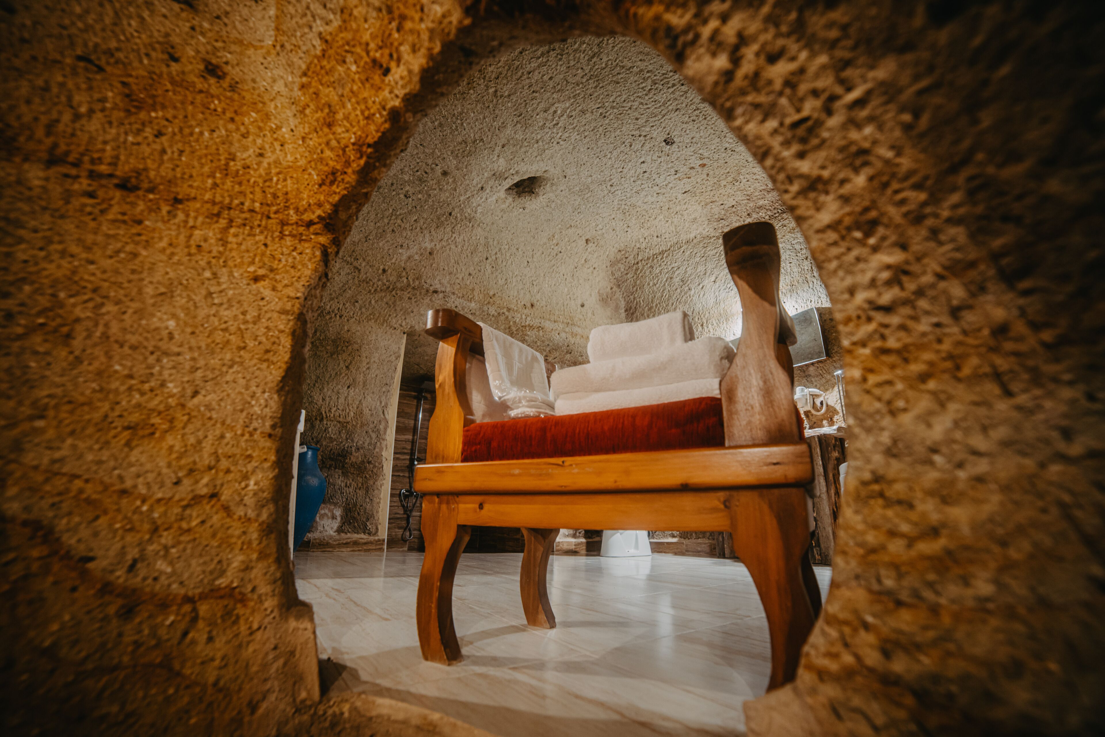 romantic suite | premium bedding, minibar, desk, iron/ironing board