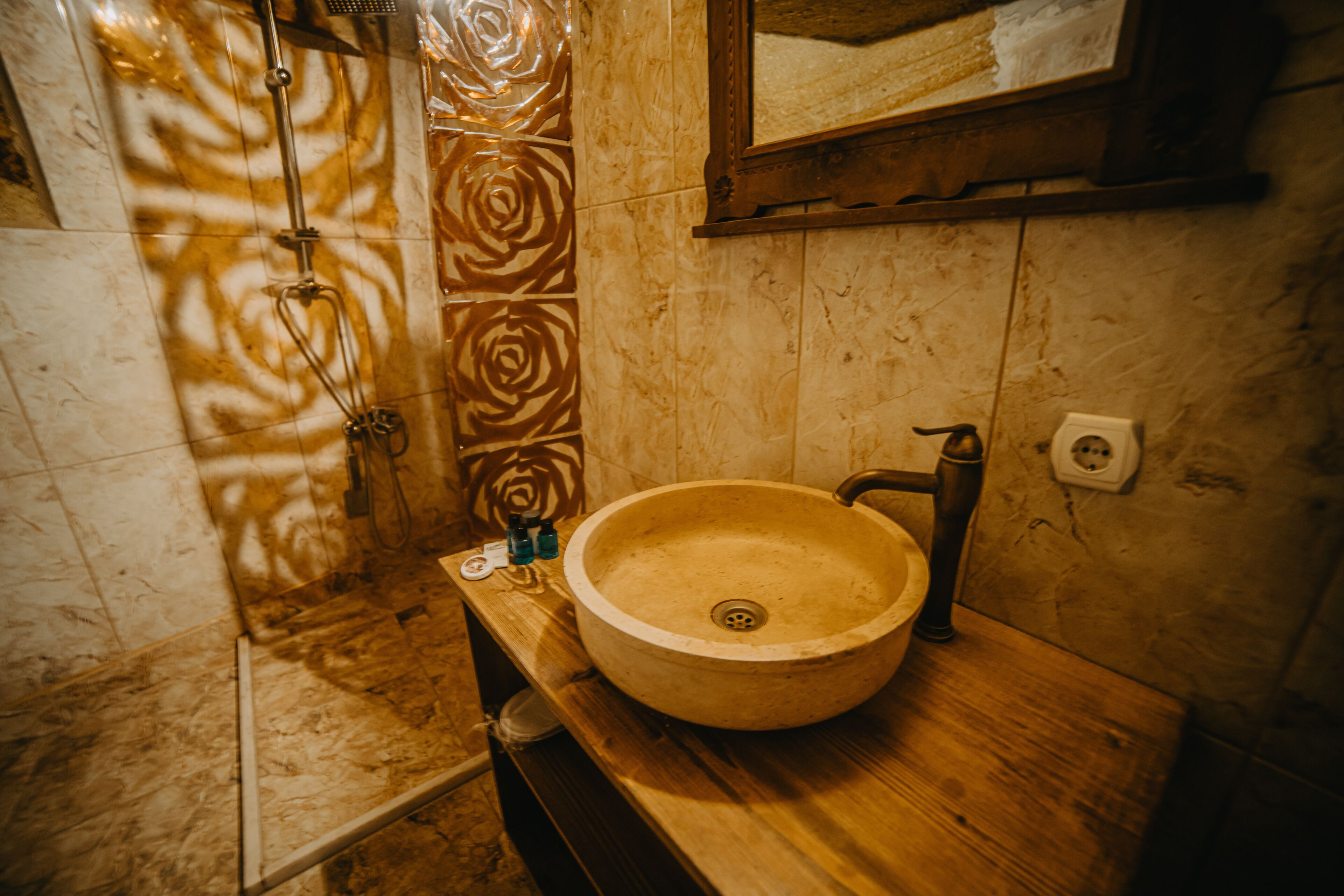 royal double room | bathroom | deep-soaking bathtub, free toiletries, hair dryer, slippers