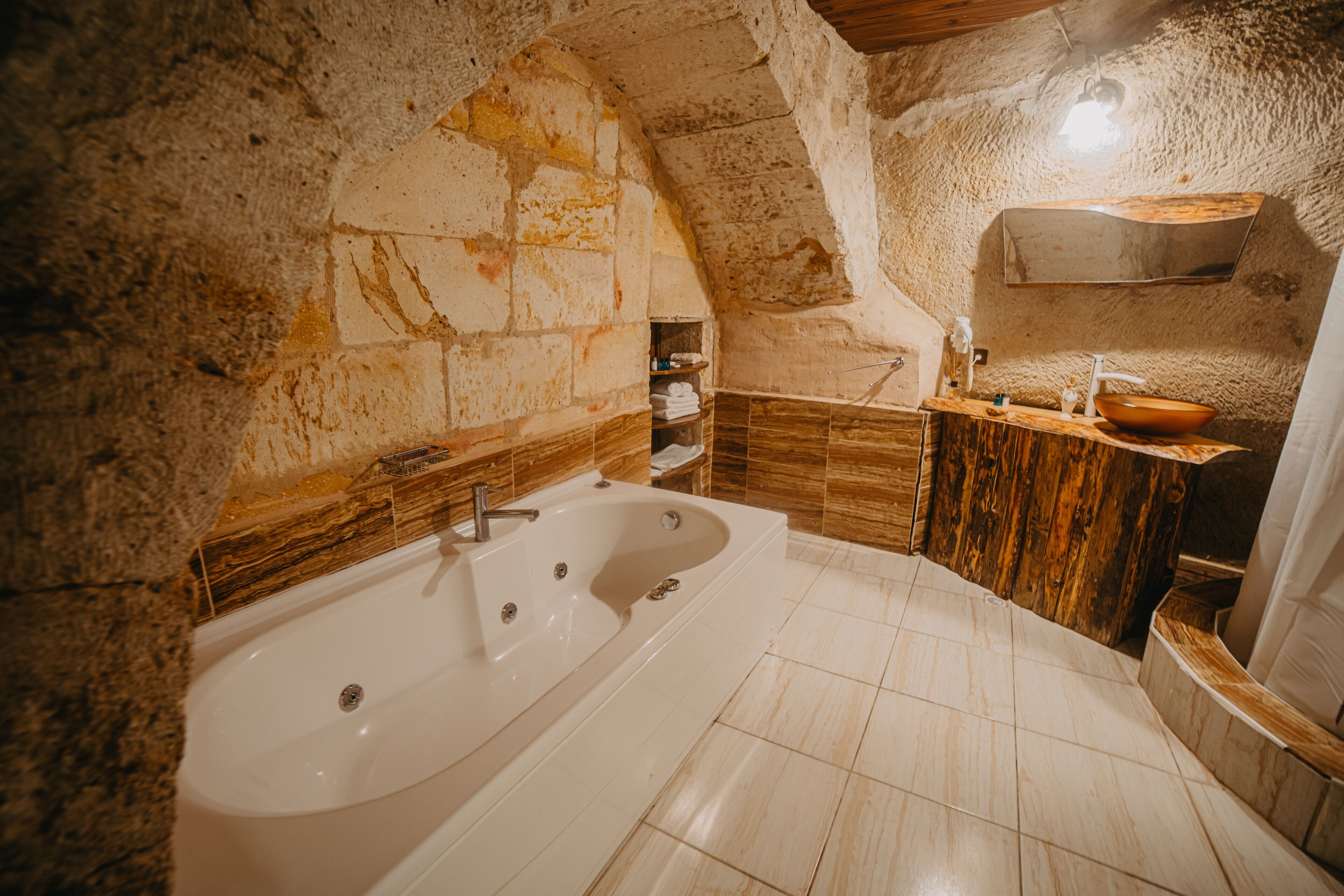 honeymoon suite, 1 bedroom | jetted bathtub