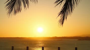 55-inch Smart TV with satellite channels, Netflix, table football