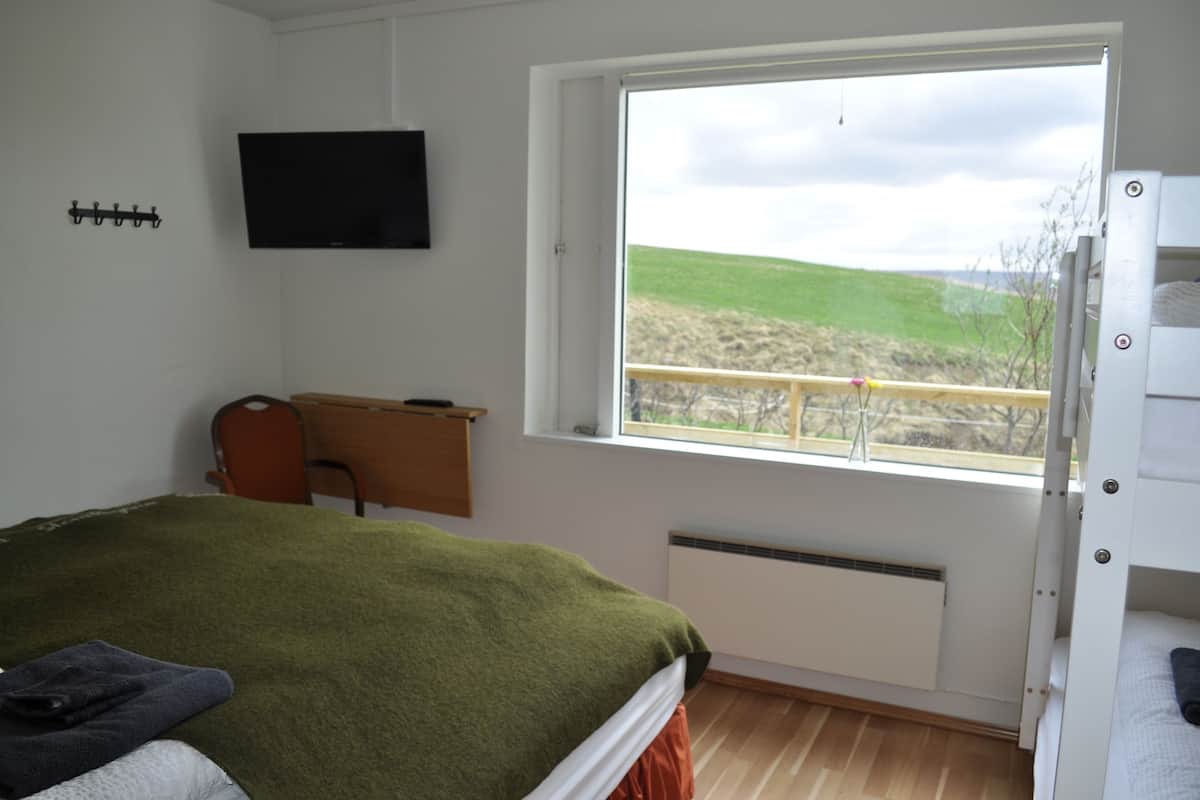 Standard Double or Twin Room, Shared Bathroom | Desk, free WiFi