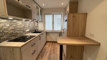 Deluxe-Apartment, mit Bad (Nr. 1) | Eigene Küche