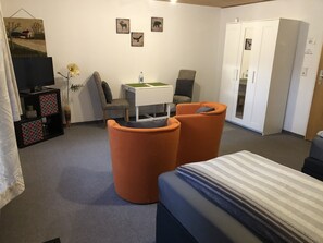 Double Room, Private Bathroom (Doppel getrennte Betten) - Messezimmer4u (Düsseldorf)