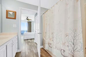Condo, 2 Bedrooms, Sea View (1102) | Bathroom | Combined shower/tub, towels