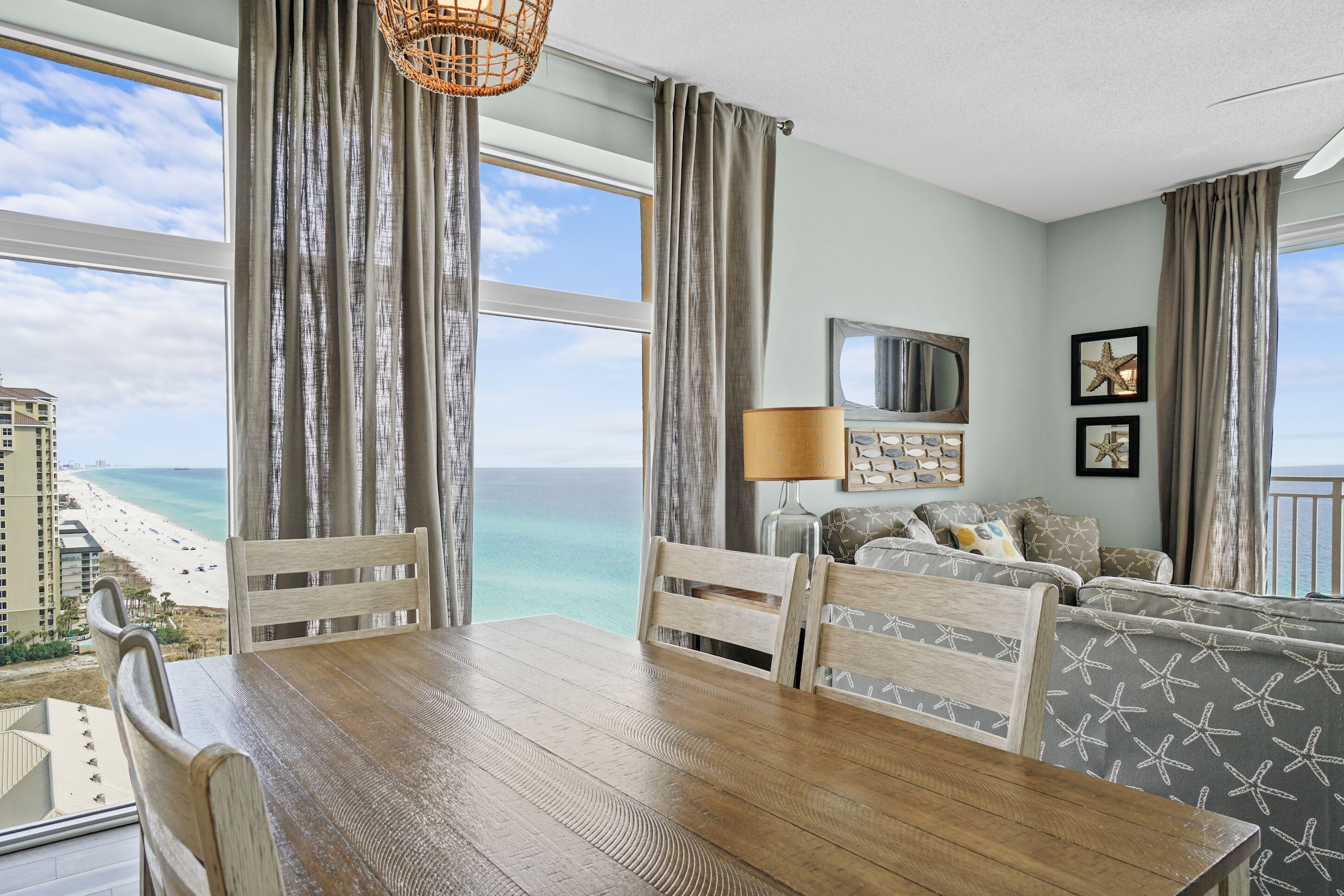 Condo, 3 Bedrooms, Sea View (1401) | In-room dining