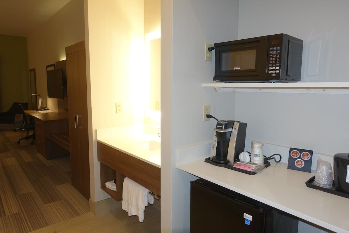 In-room safe, desk, laptop workspace, iron/ironing board