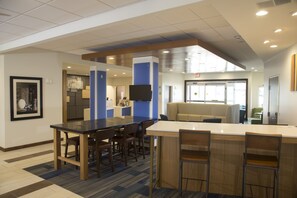 Free buffet breakfast  - Holiday Inn Express & Suites La Porte by IHG (La Porte)