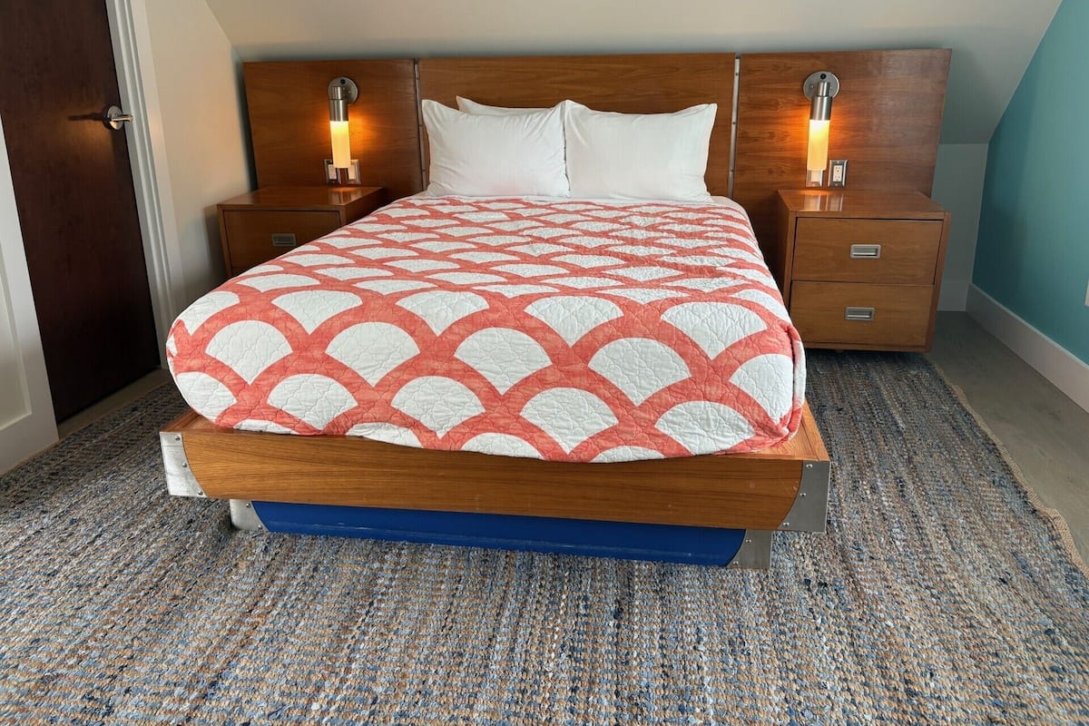 Kamar Basic, 1 Tempat Tidur Queen, pemandangan samudra | Seprai premium, bantalan ekstra lembut, dan setrika/meja setrika