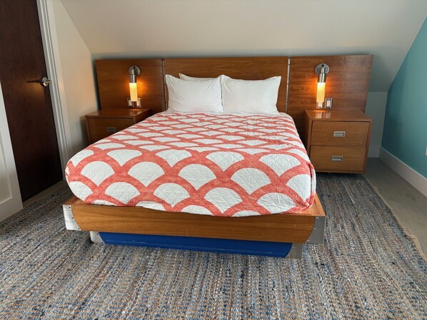 Basic Room, 1 Queen Bed, Ocean View | Premium bedding, pillow-top beds, iron/ironing board, free WiFi - Surfside Inn Chatham (Chatham)