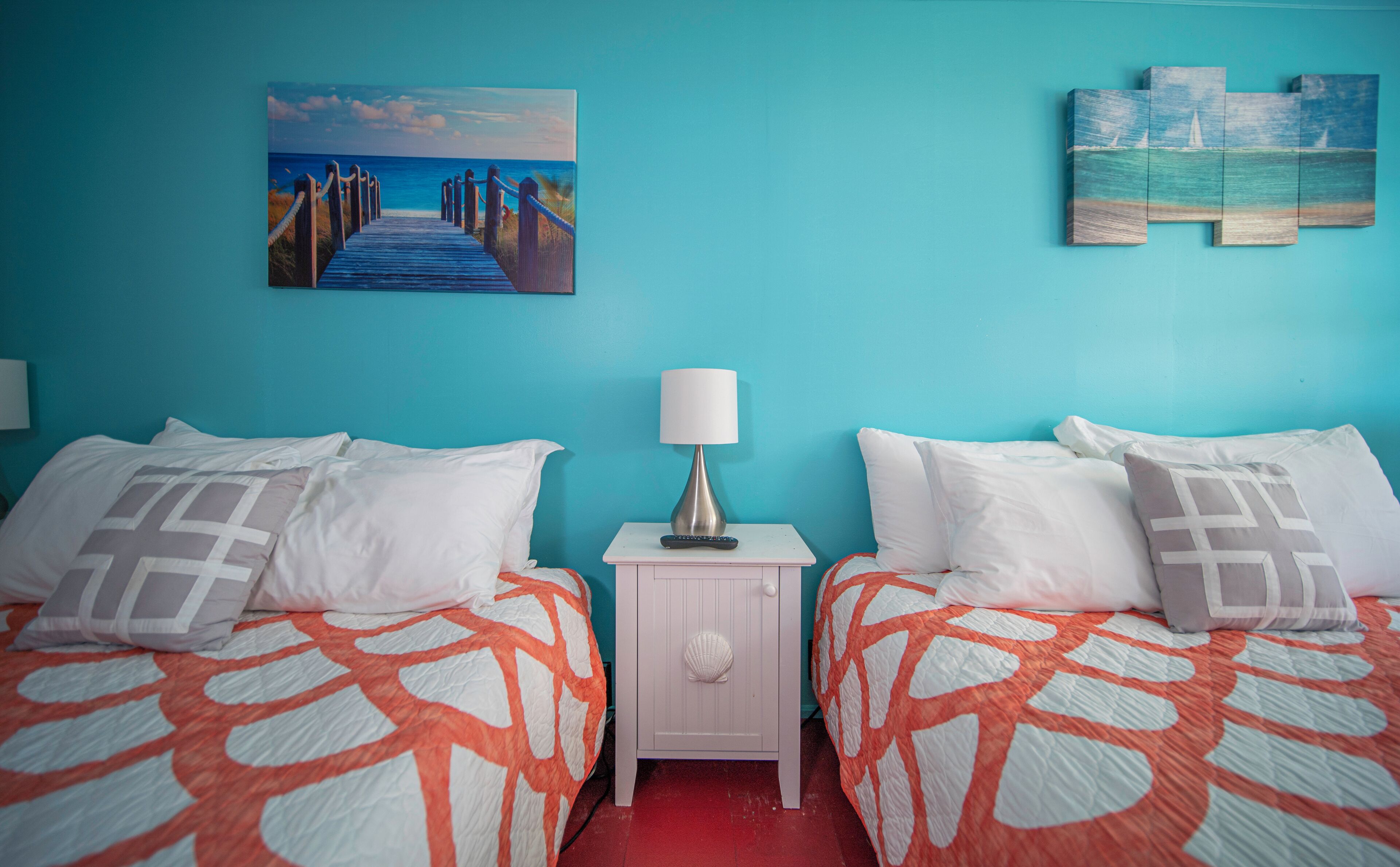 Kamar Basic, 2 Tempat Tidur Queen, pemandangan samudra | Seprai premium, bantalan ekstra lembut, dan setrika/meja setrika