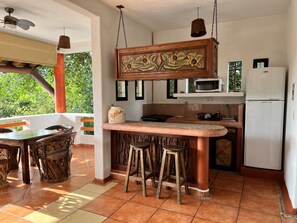 Superior Villa, 2 Double Beds, Kitchenette | Private kitchen | Fridge, microwave, stovetop, coffee/tea maker - Villa El Arca (Zihuatanejo)