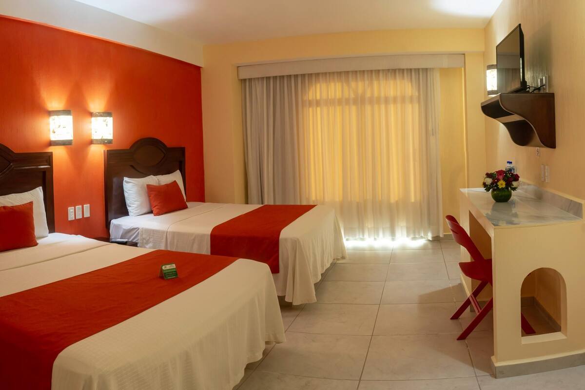 In-room safe, laptop workspace, Internet, bed sheets