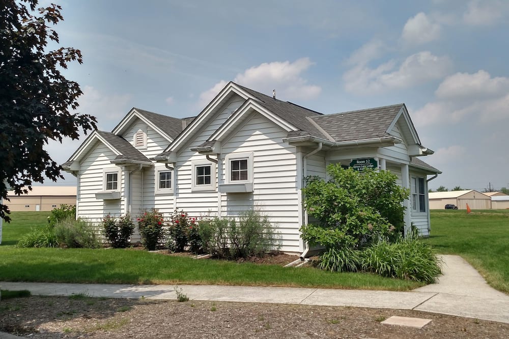 Spruce Lane Lodge and Cottages