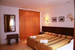 Minibar, in-room safe, desk, blackout drapes