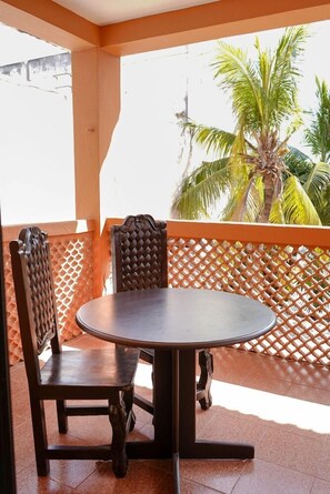 Outdoor dining - Vista Del Mar Boutique Hotel (Cozumel)