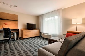 43-inch Smart TV with cable channels, TV, Netflix - TownePlace Suites Pittsburgh Airport/Robinson Township (Pittsburgh)