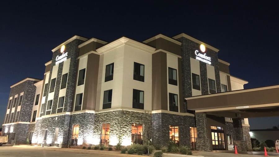 Comfort Inn & Suites Moore - Oklahoma City