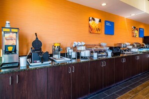 Café da manhã com buffet grátis todos os dias