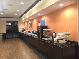 Desayuno buffet incluido todos los días 