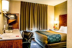Standard Room, 1 Queen Bed, Non Smoking | Desk, soundproofing, free WiFi, bed sheets