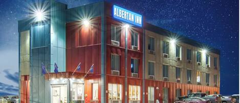 Un hotel moderno con un letrero que dice "ALBERTAN INN".