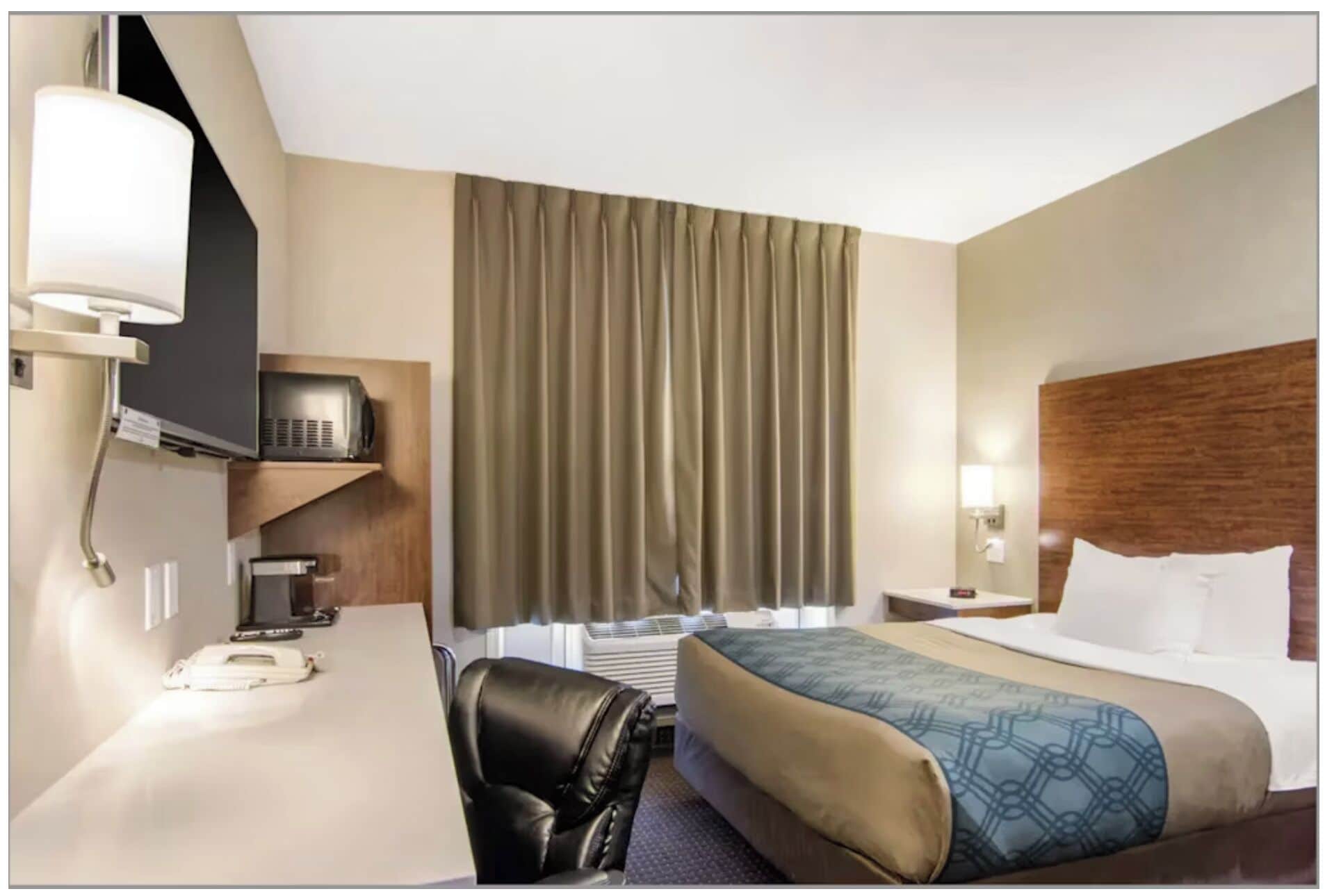 Een bureau, geluiddichte muren, gratis wifi, beddengoed