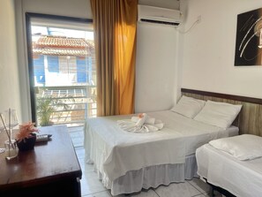 Triple Room | Minibar, free WiFi, bed sheets - Pousada Campo Verde (Porto Seguro)