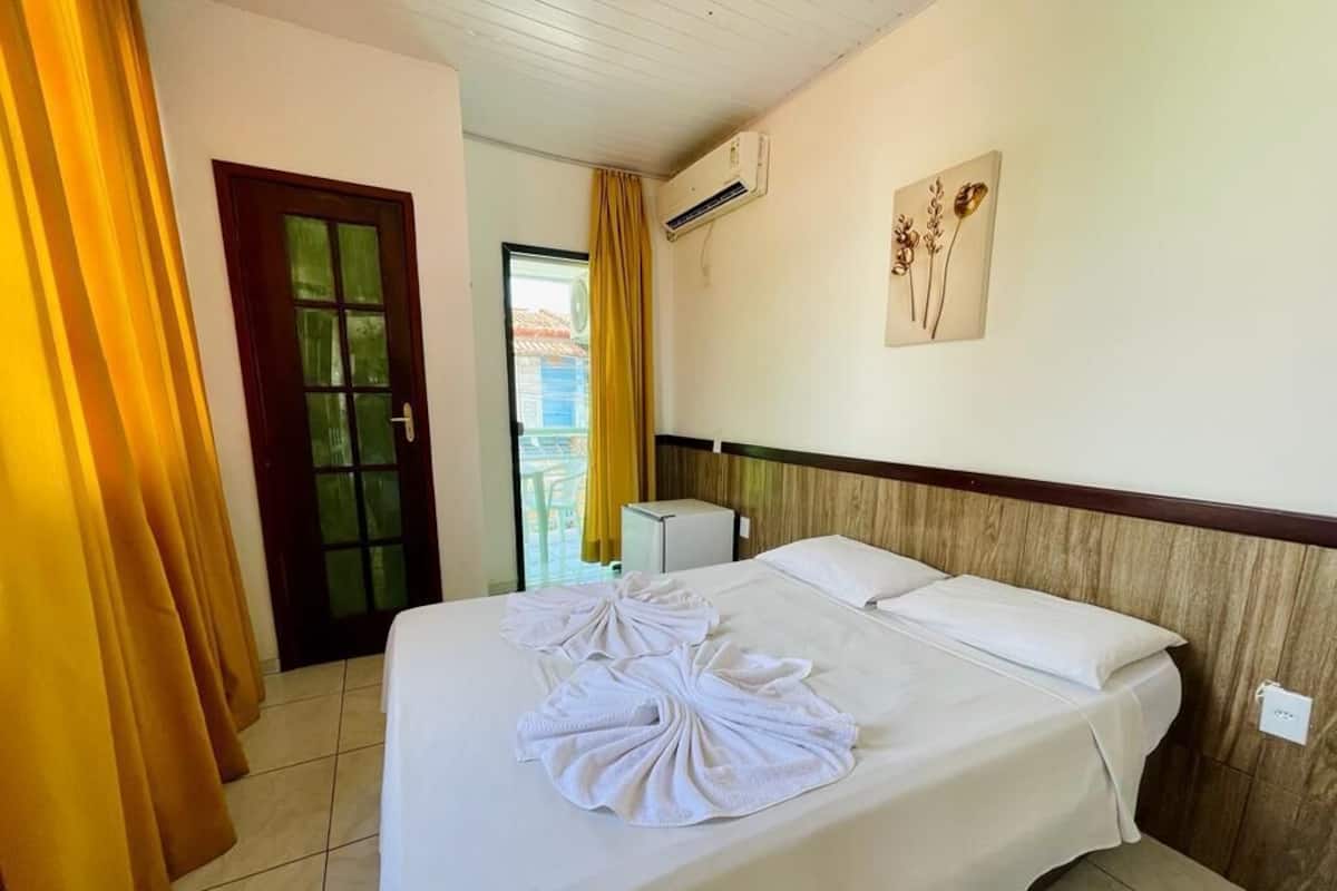 Double Room | Minibar, free WiFi, bed sheets