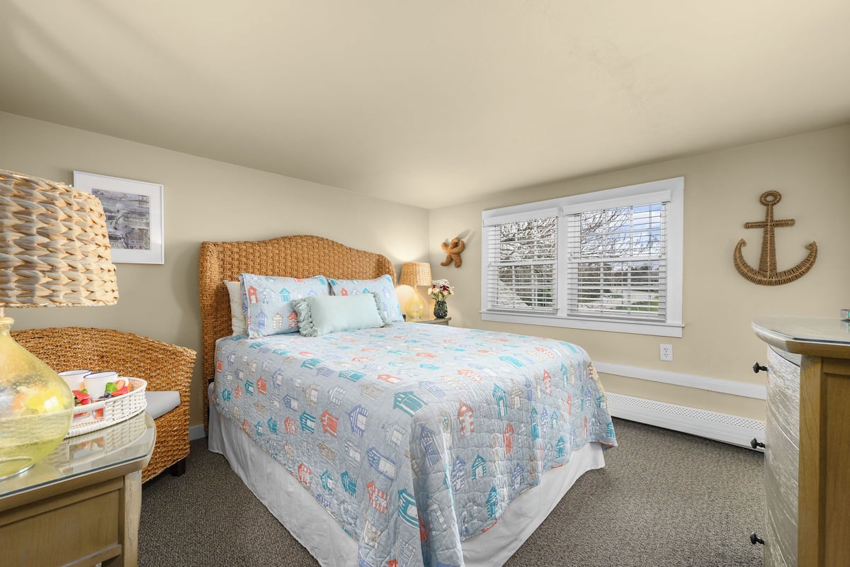 Habitación Deluxe, baño privado (Deluxe Queen Bedroom #8) | Ropa de cama de alta calidad y camas con pillow-top