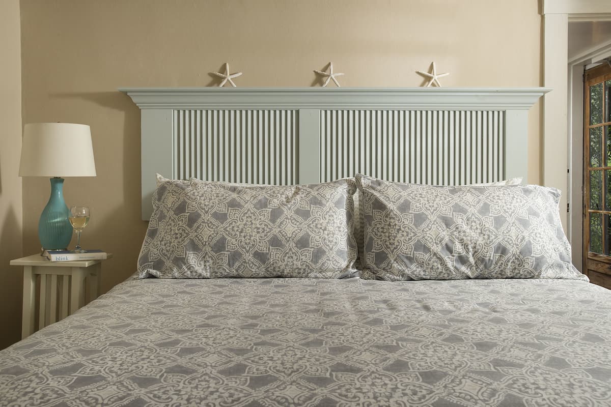 Ropa de cama de alta calidad y camas con pillow-top