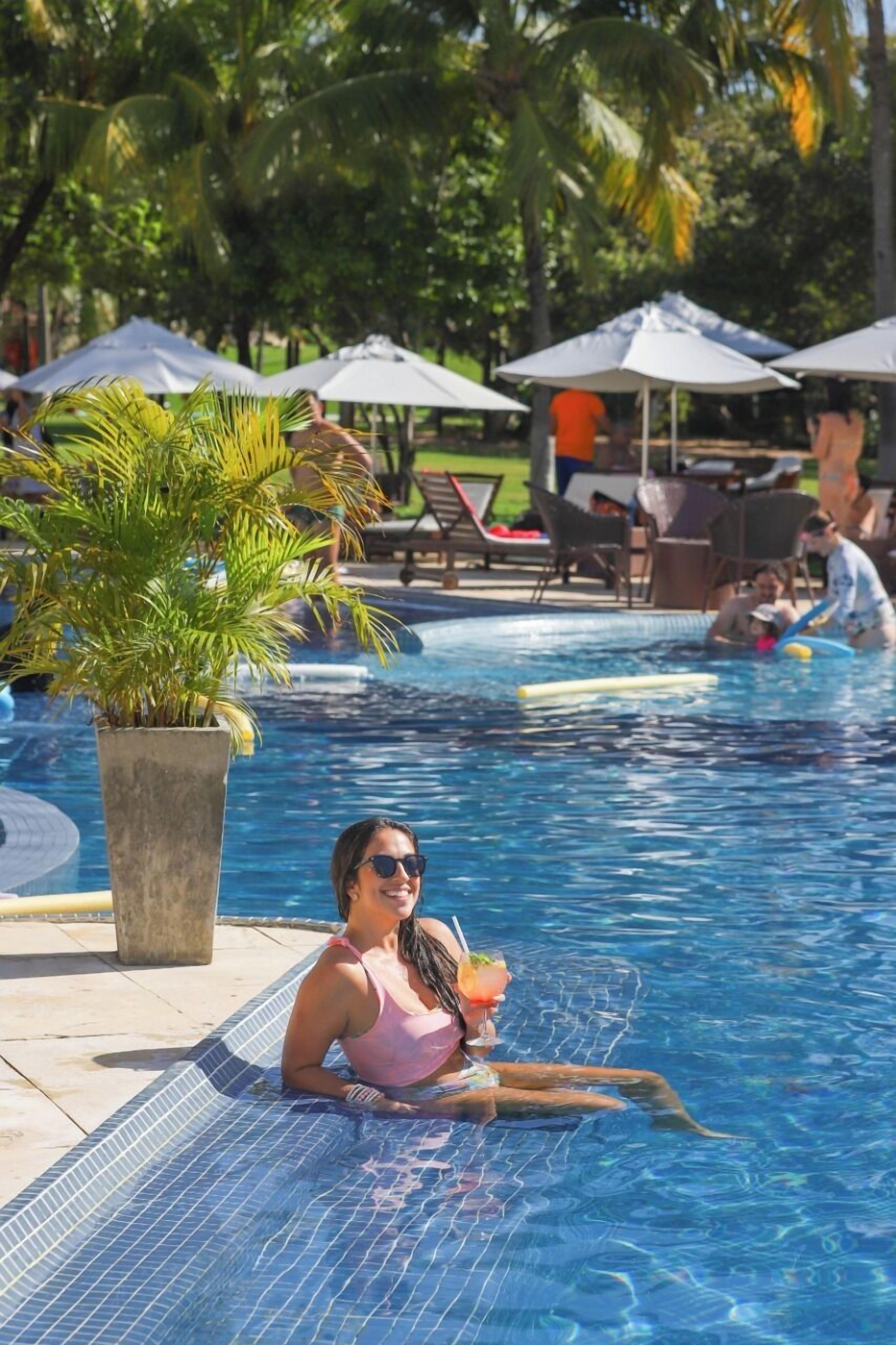 3 outdoor pools, pool umbrellas, sun loungers