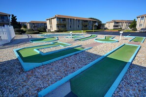 Mini-golf