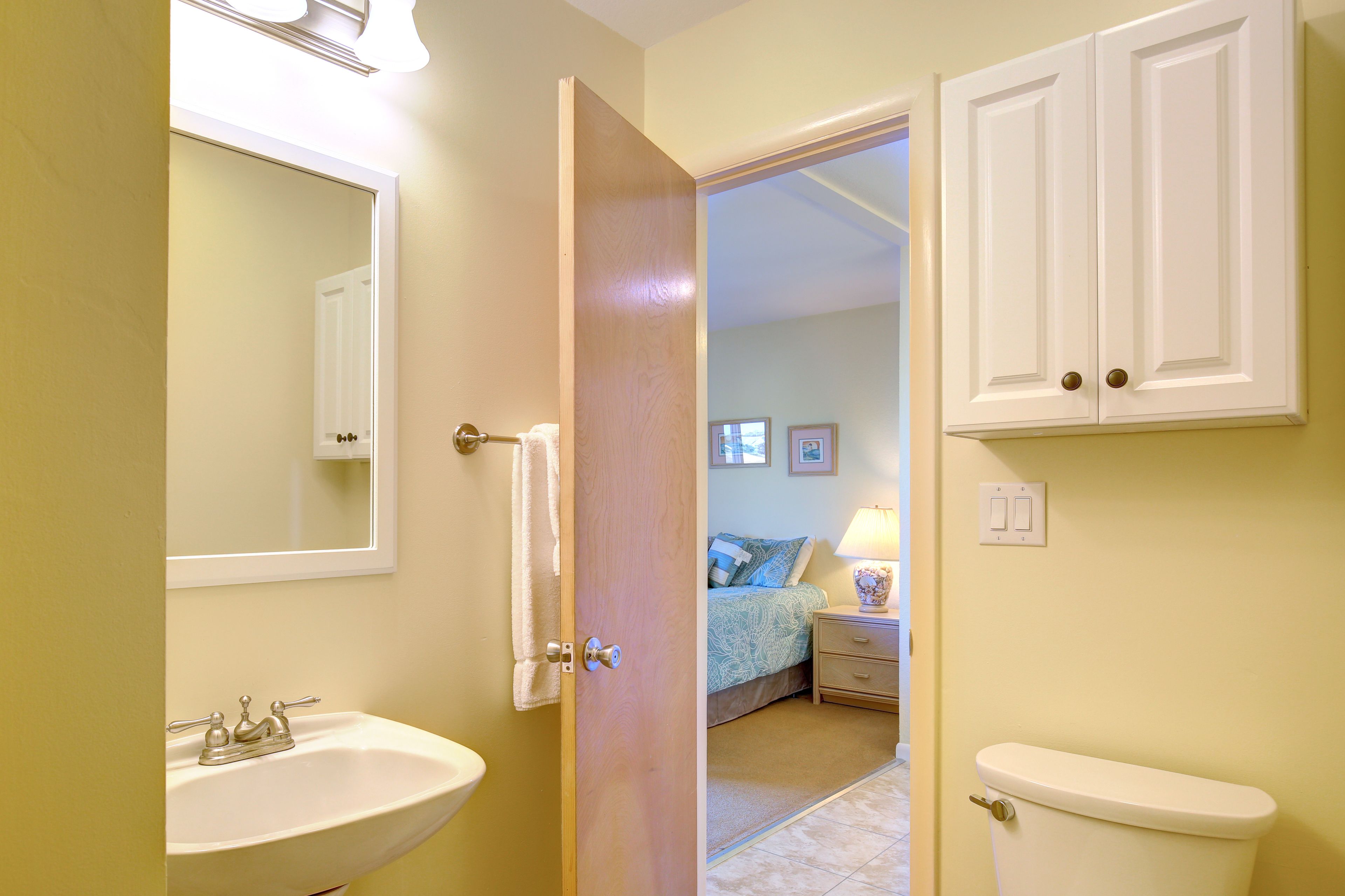 Combinació de dutxa i banyera i tovalloles 