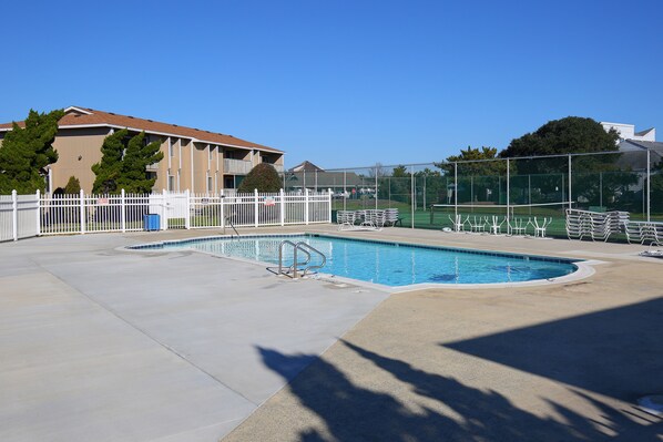 Indoor pool, 2 outdoor pools