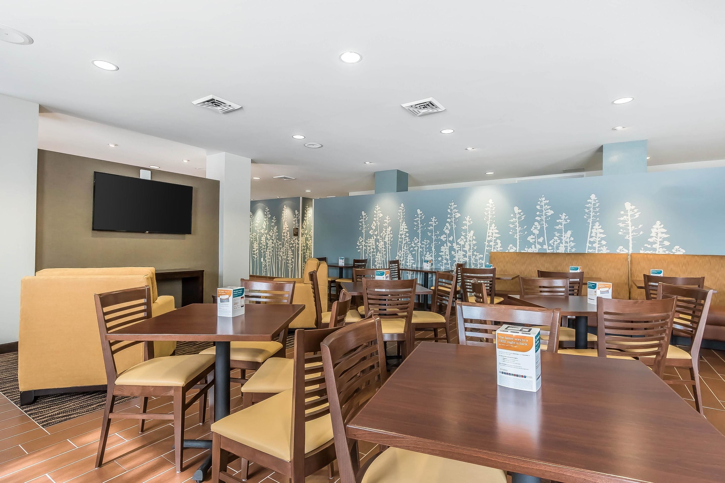 free daily full breakfast