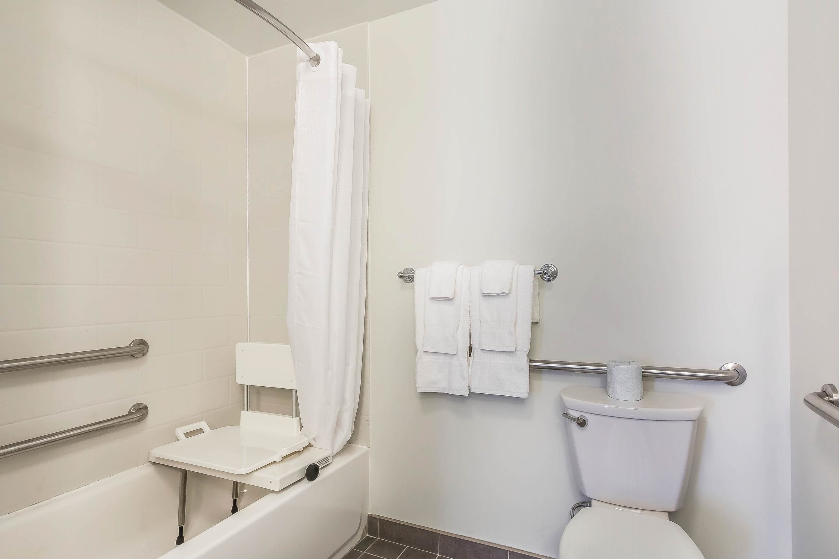 combined shower/bathtub, free toiletries, hair dryer, towels