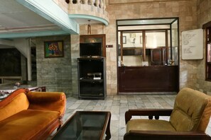 Lobby sitting area - RedDoorz @ Teuku Umar (Denpasar)