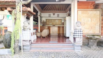 Pintu masuk properti