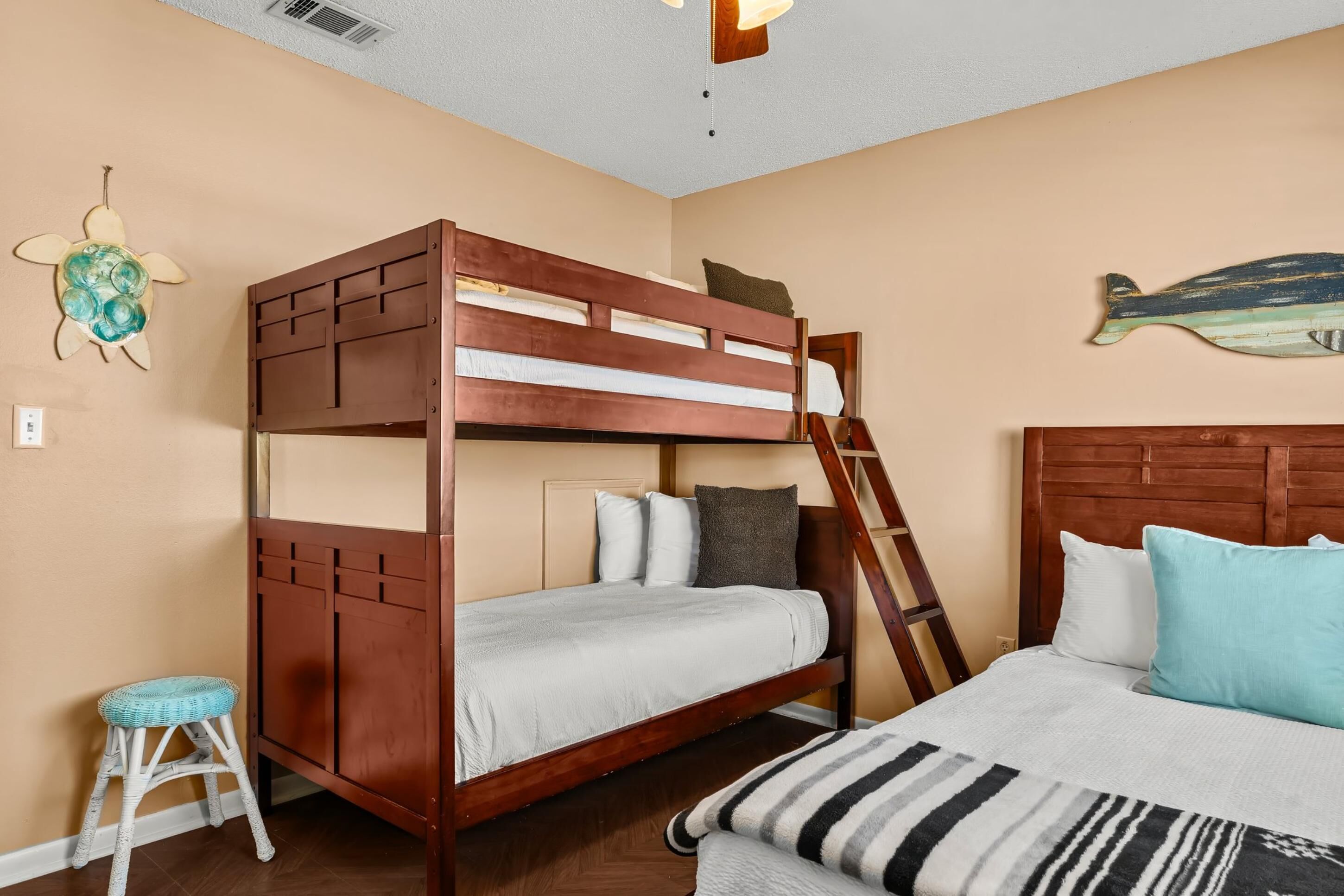 Condo, 2 Bedrooms (V4)