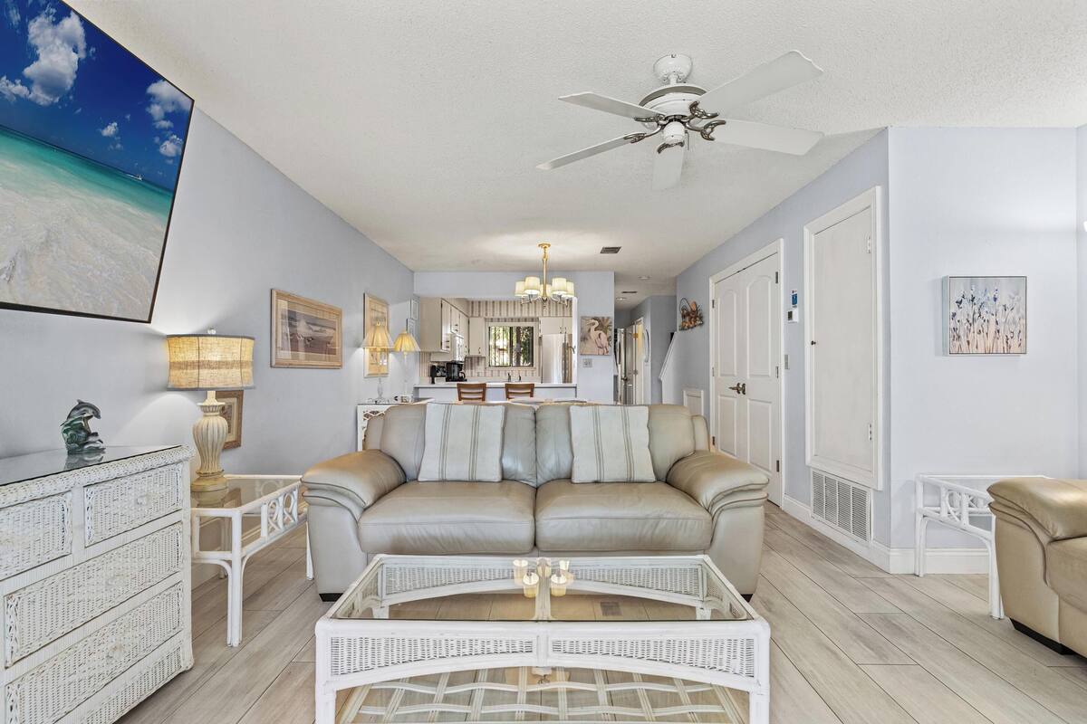 Condo, 2 Bedrooms (M5) | Living area | Flat-screen TV