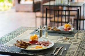 Daily continental breakfast for a fee - Hotel Mariposa (León)